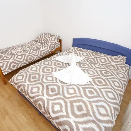 Apartman With Parking Space - 22134 Vir