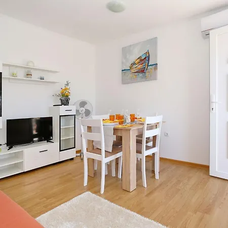 아파트 With Parking Space - 22134 *