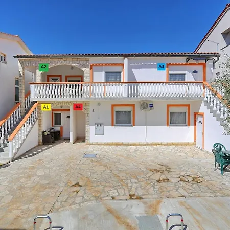 Apartman With Parking Space - 22134 Vir