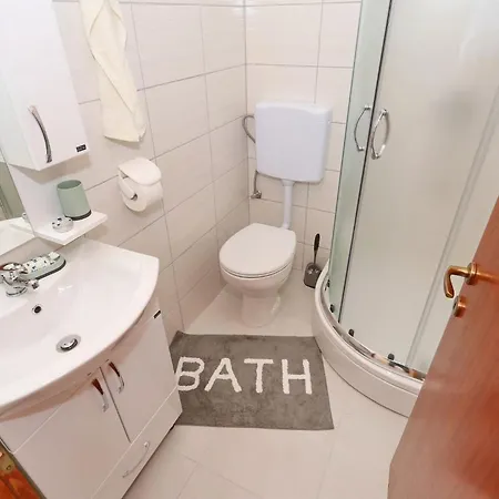Apartament With Parking Space - 22134 Vir