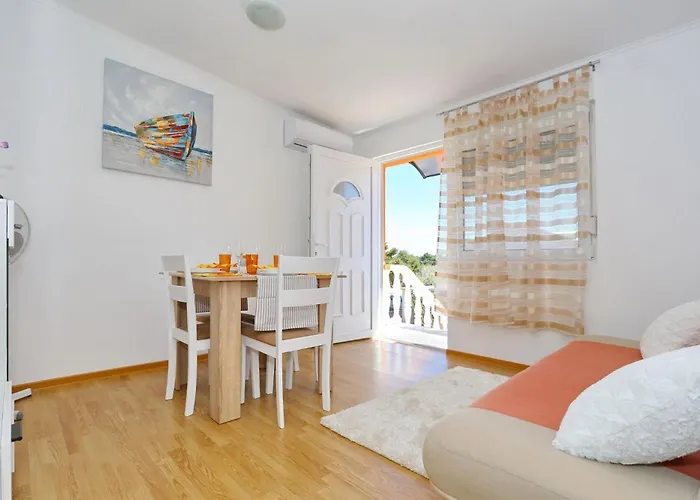 Apartman With Parking Space - 22134 *