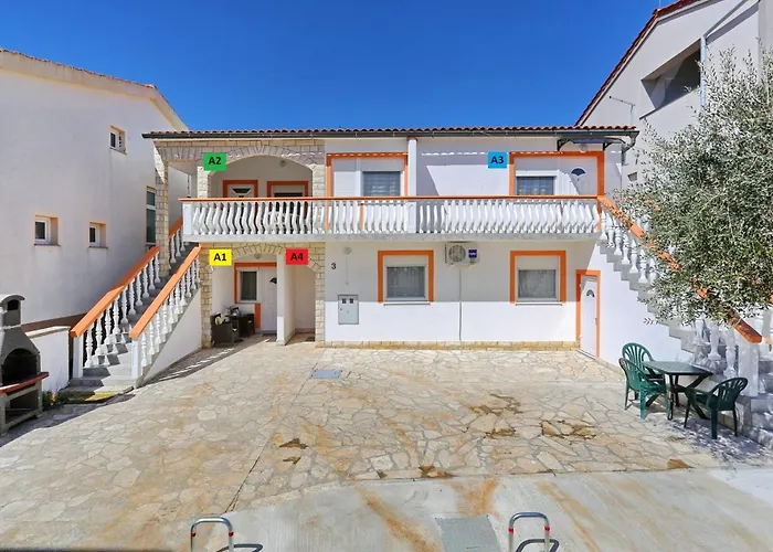 Apartman With Parking Space - 22134 Vir